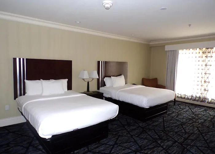 Niagara Crossing Hotel And Spa