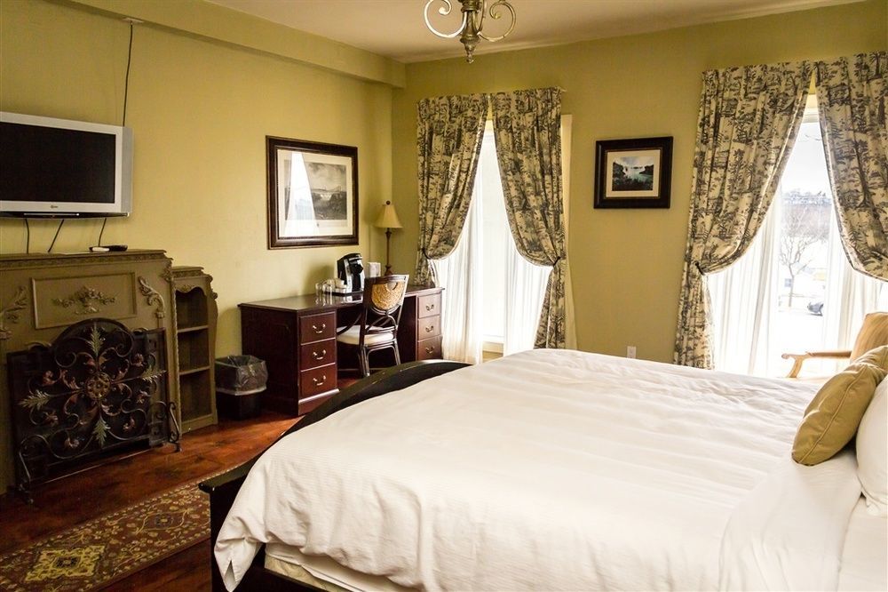 Niagara Crossing And Hotel 4*