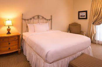 Niagara Crossing And Hotel