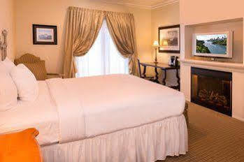 Hotel Niagara Crossing And